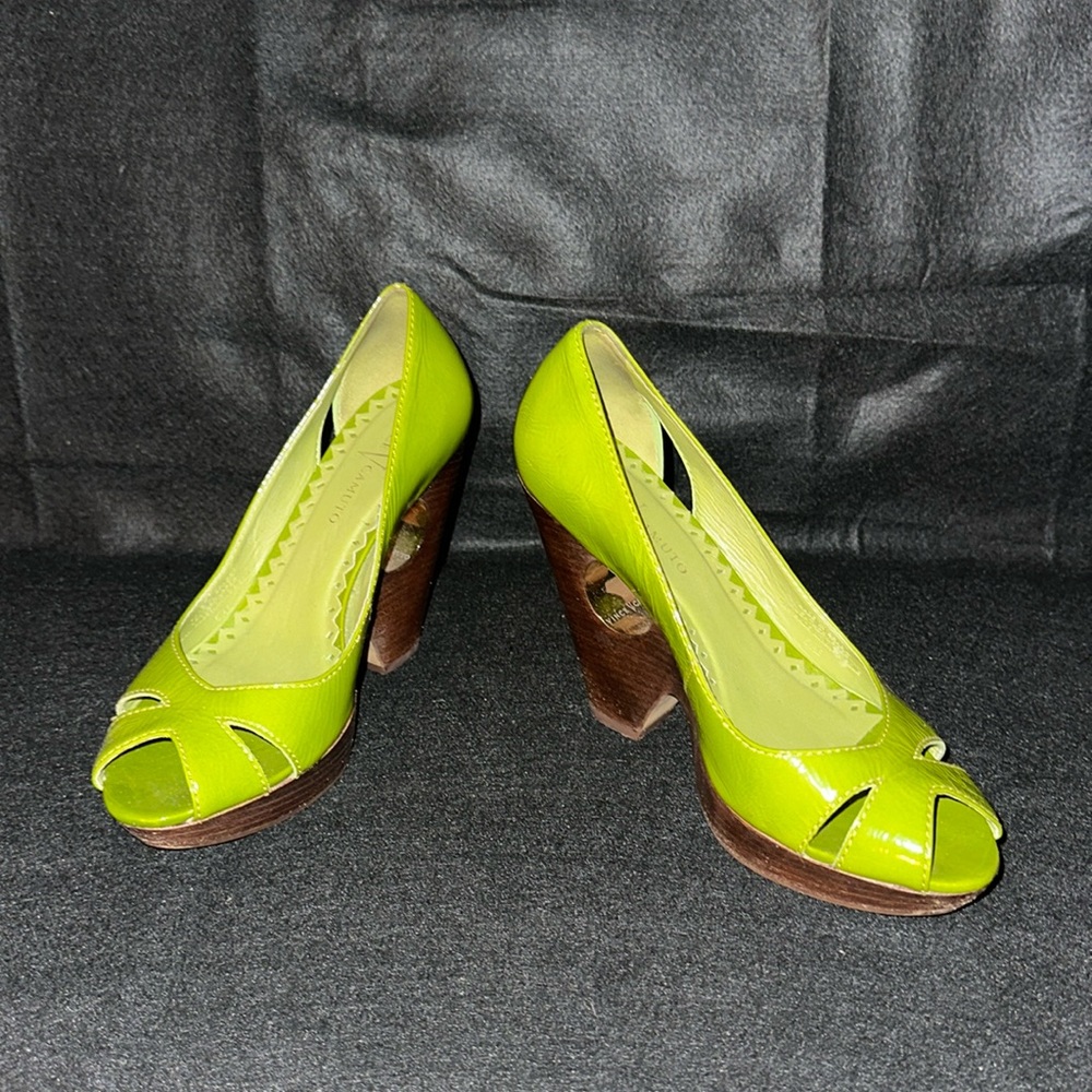 Green pumps with wooden heel